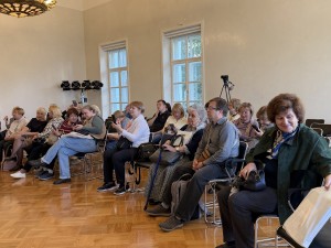 Алёна Дергилёва представила публике новую книгу-альбом