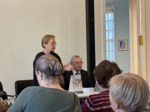 Алёна Дергилёва представила публике новую книгу-альбом