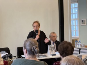 Алёна Дергилёва представила публике новую книгу-альбом