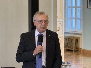 Алёна Дергилёва представила публике новую книгу-альбом
