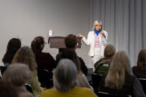 Лекция Нины Щербак «Как устроен детектив: история жанра и правила игры» в Ельцин Центре