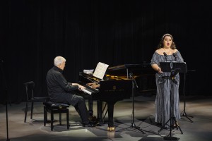 Олеся Петрова и Алексей Гориболь открыли десятый сезон «Послушайте!»