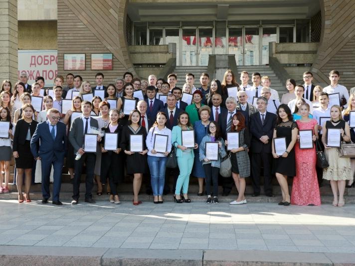 КРСУ вошел в мировой рейтинг вузов и занял первое место среди вузов Кыргызстана