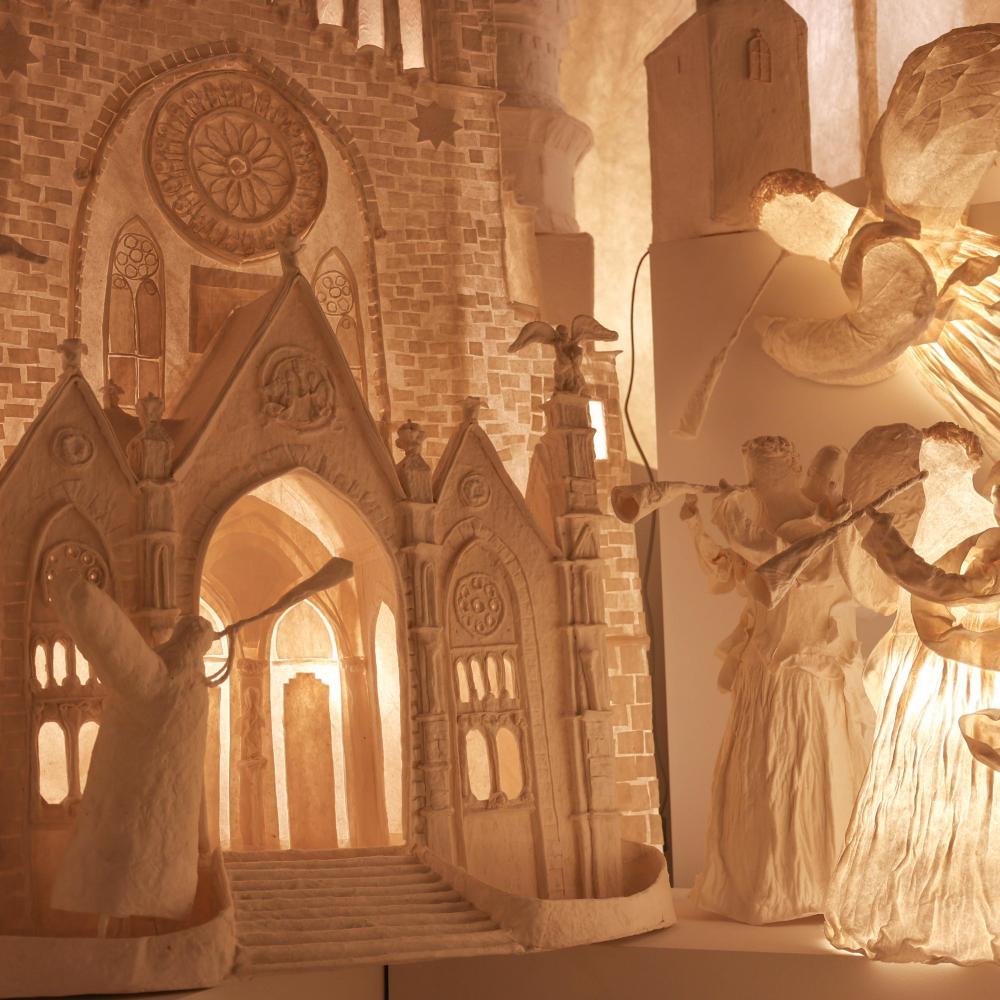 «Другая песенка». Новогодняя выставка Дины Хайченко в усадьбе