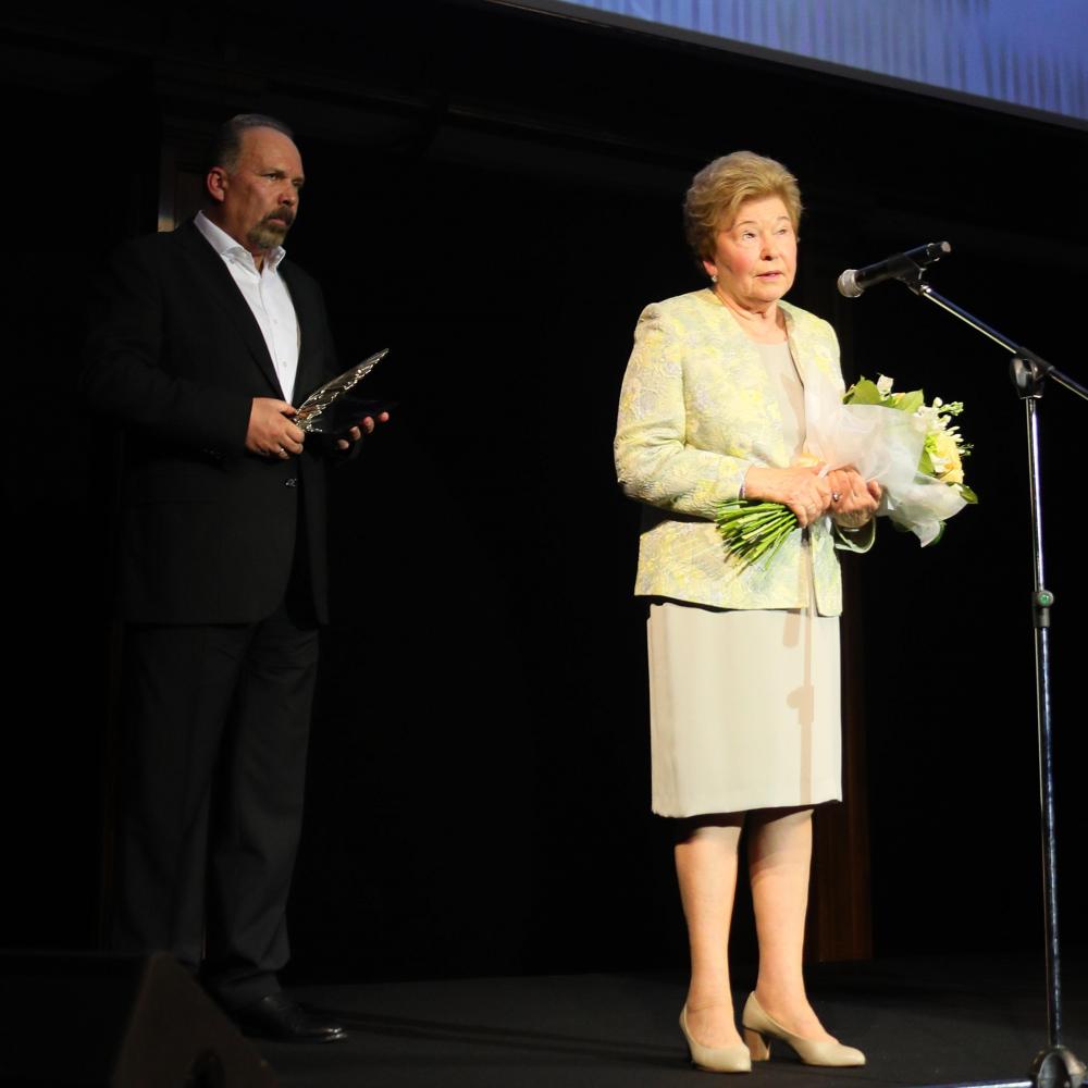 Наина Ельцина получила награду имени Тарковского