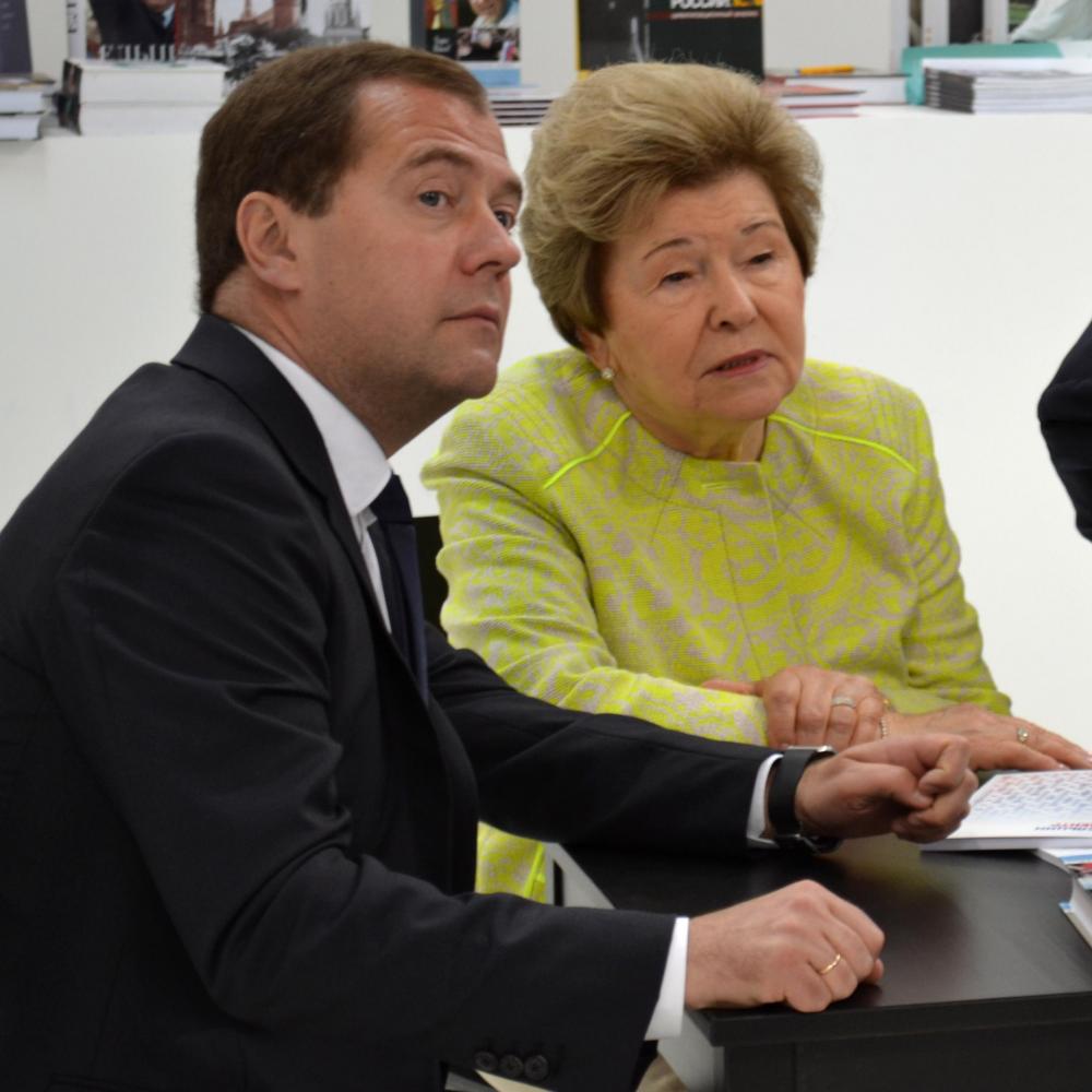 Дмитрий Медведев посетил стенд Ельцин центра на ИННОПРОМе-2014