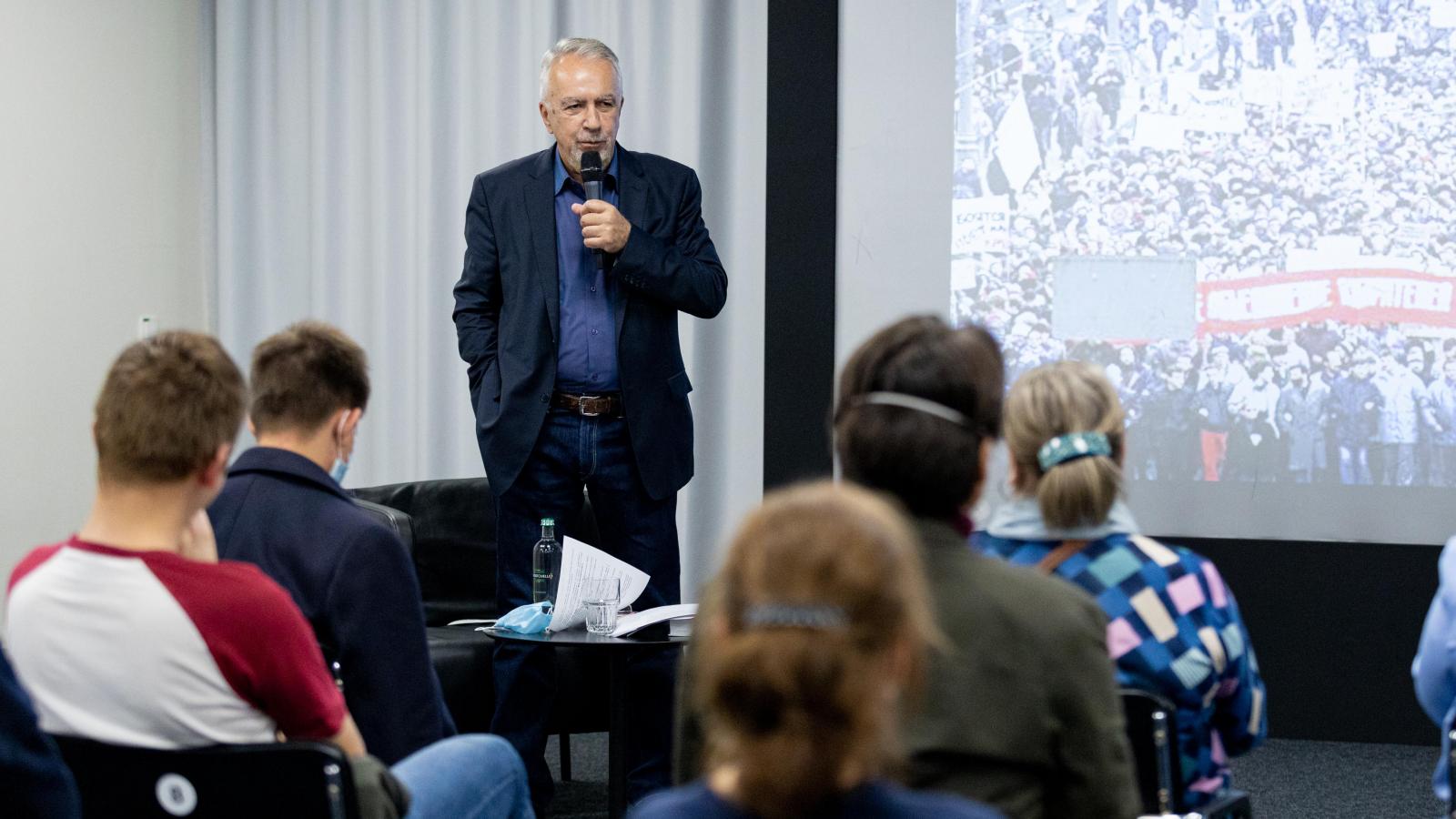 Евгений Савостьянов: «Я лично закрыл ЦК КПСС» - Новости - Ельцин Центр