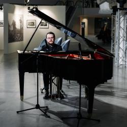 «Она запомнилась по дням». Финисаж выставки «Это война»