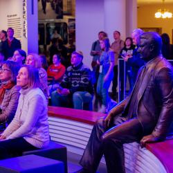 museum after hours. Y2K. Версия 2.0