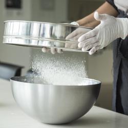 Школа юных кулинаров. Пасхальные яйца в песочной корзинке