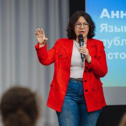 Анна Новикова. «Чужие города»: как кино и музыка учили нас жить в мегаполисе