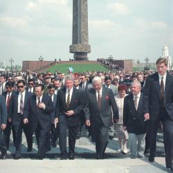 История одного экспоната: «50-летие Победы: мемориал на Поклонной горе»