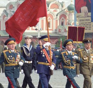 Праздничный марш: история парадов в честь Дня Победы