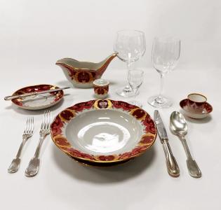 Выставка-ротация «Хрустальный праздник: посуда новогоднего стола»