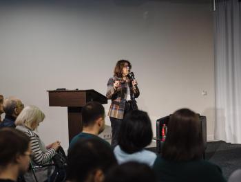 Места для смеха и слёз: как город регулирует наши эмоции