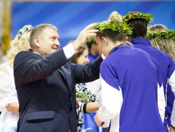 XIV Кубок Ельцина по волейболу: мяч взлетел над сеткой