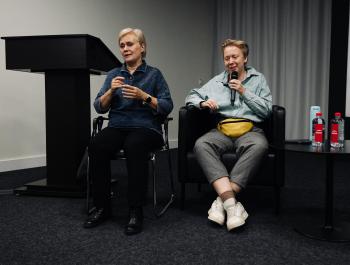 Профессиональный театр глухих: искусство и идентичность