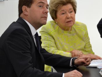 Дмитрий Медведев посетил стенд Ельцин центра на ИННОПРОМе-2014