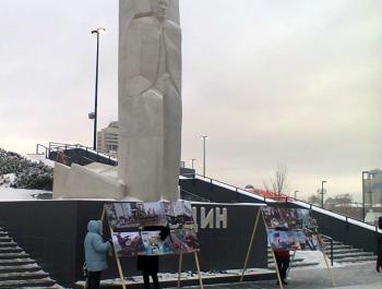 Свобода собраний в действии: пикет у Ельцин Центра