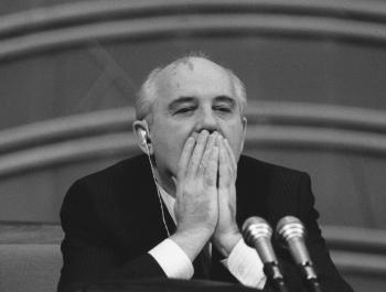 Наина Ельцина поздравила Михаила Горбачева