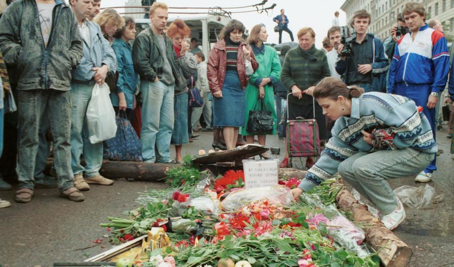 Место гибели защитников Белого дома в августе 1991-го Дмитрия Комаря, Ильи Кричевского, Владимира Усова