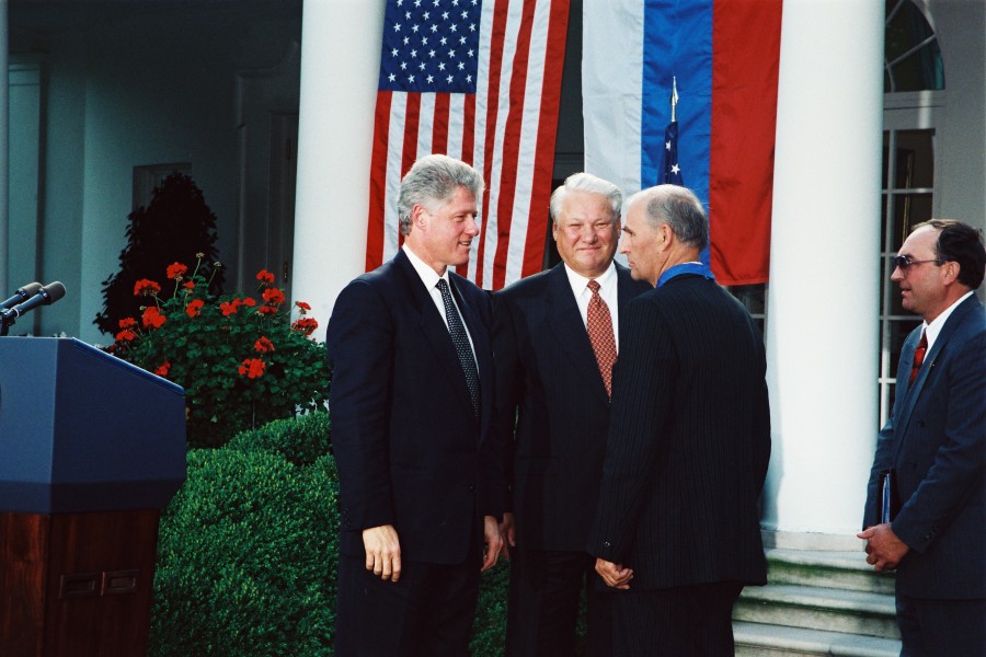 Приезд в сша. Ельцин 1998 с президентом США. Визит Ельцина в США В 1989. Билл Клинтон и Ельцин. Ельцин 1996 с президентом США.