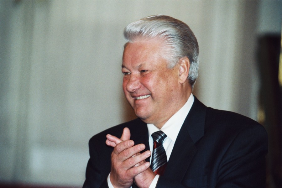 Б н ельцин образование. Б Н Ельцин. Команда первого президента РФ Б.Н. Ельцина. Ельцин улыбается.