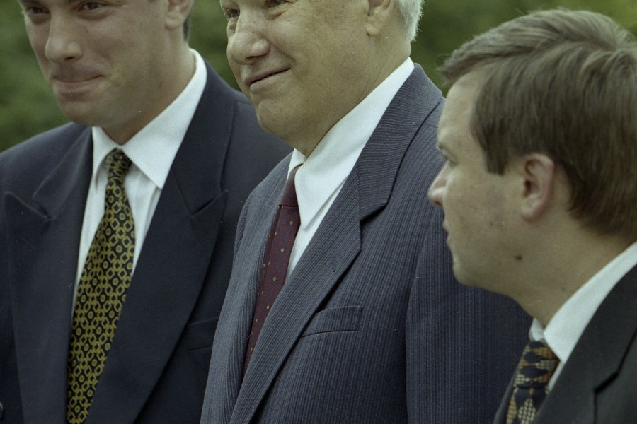 B premier. Путин и Ельцин 1996. Ельцин в Екатеринбурге 1996. Ельцин галстук. Президенты России с 1980.